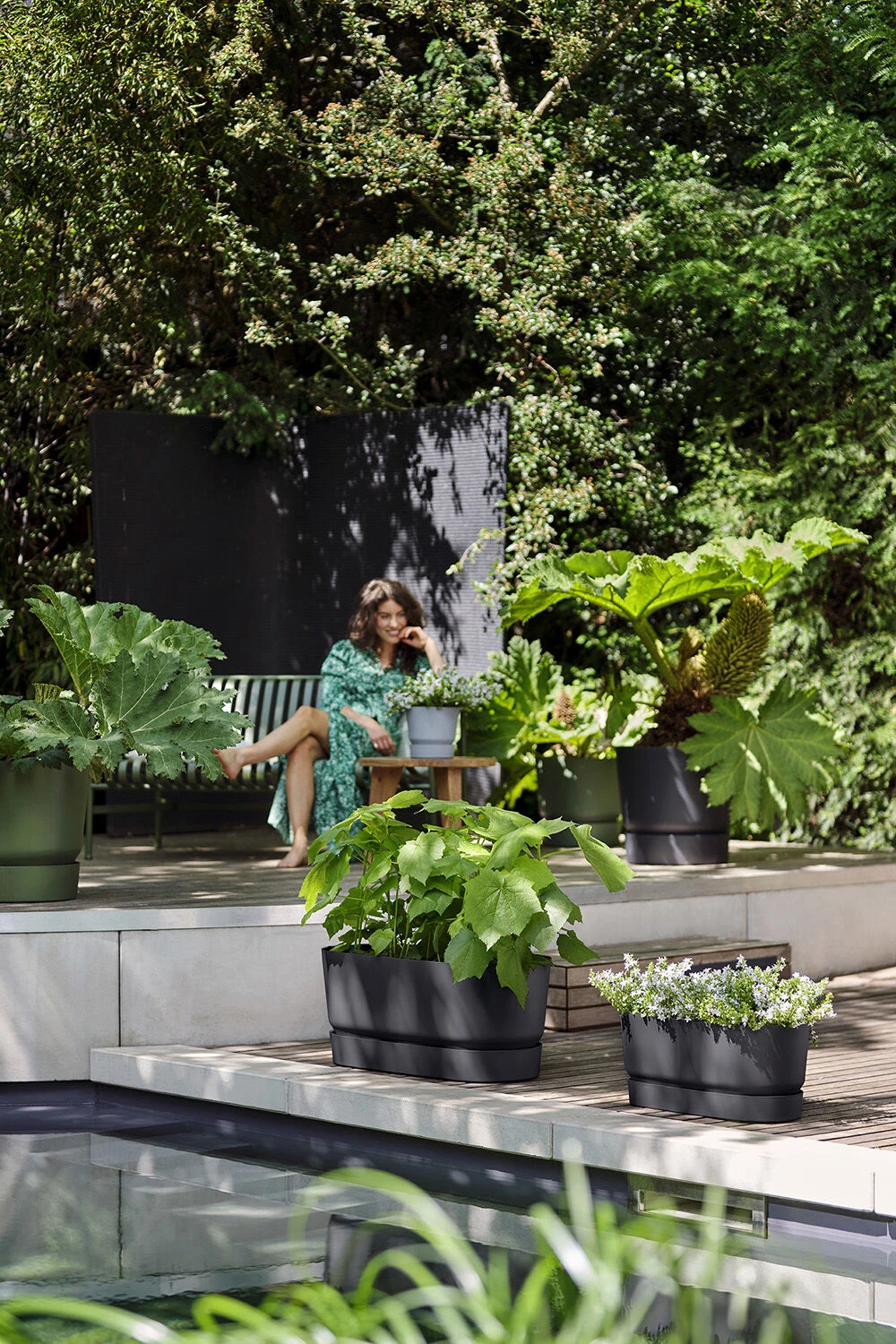 Bloembak Elho Greenville Terrace Long 70cm - Met Wielen - Living Black 6 Bloembak Elho Greenville Terrace Long 70cm - Met Wielen - Living Black - Afbeelding 4