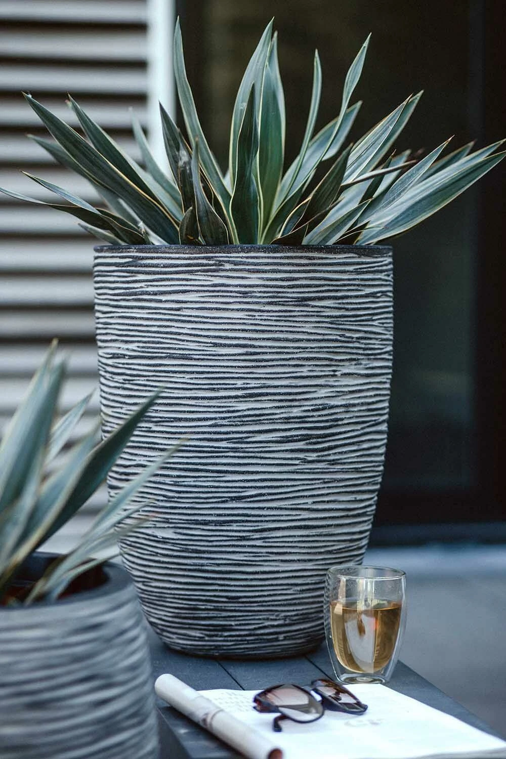 Capi Bloempot Nature Elegant Rib NL - D34 X H46cm - Antraciet 4 Capi Bloempot Nature Elegant Rib NL - D34 X H46cm - Antraciet - Afbeelding 2