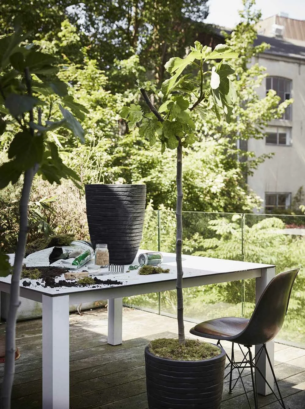 Capi Bloempot Nature Elegant Row NL - D46 X H58cm - Zwart 4 Capi Bloempot Nature Elegant Row NL - D46 X H58cm - Zwart - Afbeelding 2