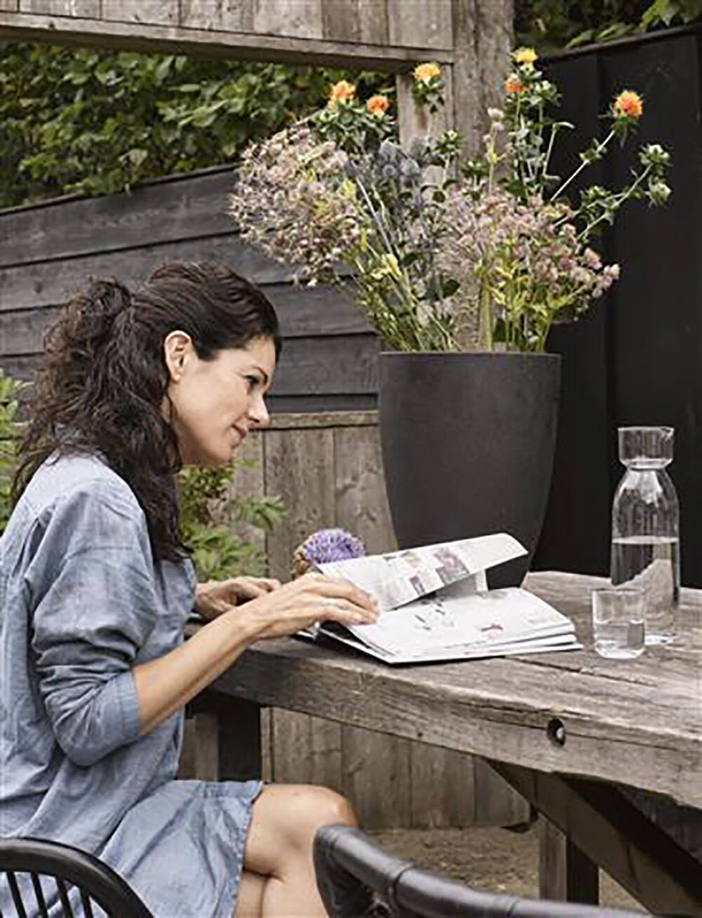 Capi Bloempot Urban Elegant Smooth NL - D26 X H36cm - Zwart 4 Capi Bloempot Urban Elegant Smooth NL - D26 X H36cm - Zwart - Afbeelding 2